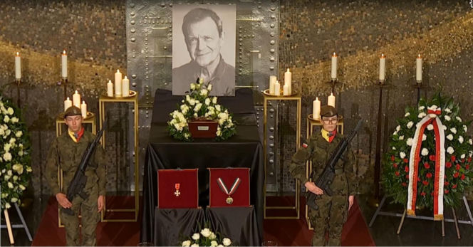 Poruszający gest Karola Nawrockiego na pogrzebie Jana Frycza