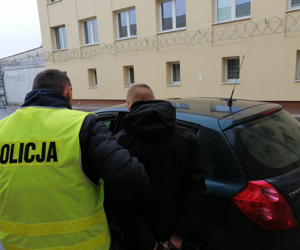 ISTNA DEMOLKA na parkingu w Piotrkowie. Wybijał szyby, urywał lusterka, skakał po dachu 