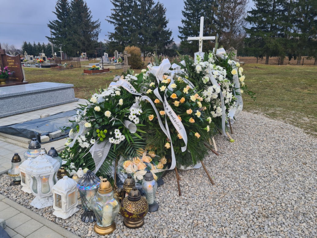 Grób Kacpra. Zginął, wchodząc z kolegami na lód w Zgodzie k. Jarosławia [ZDJĘCIA]