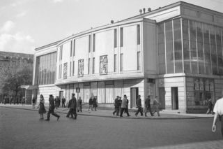 Tej Warszawy już nie ma. I kino Praha, i wielki dom towarowy nie przetrwały zderzenia ze współczesnością