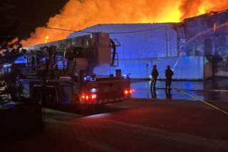 Pożar hal produkcyjnych w Bramkach