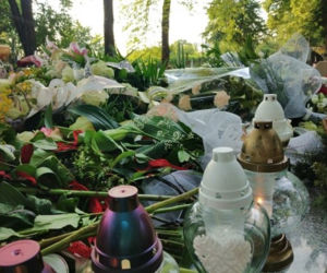 Tarnów. Ostatnie pożegnanie Karoliny Bojarskiej. Grobowiec utonął w kwiatach 