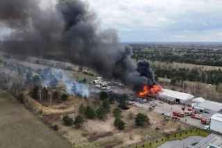 Potężny pożar w Czosnowie