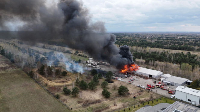 Potężny pożar w Czosnowie