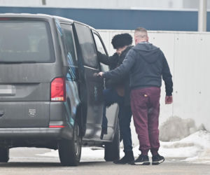 Daniel Olbrychski pali pod zakazem palenia