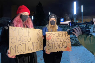 Strajk kobiet w Olsztynie. Młodzi ludzie w obronie praw kobiet [ZDJĘCIA, AUDIO]