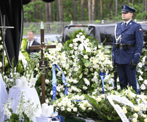 Tłumy pożegnały 23-letniego policjanta. Kacper zginął w tragicznym wypadku w Piasecznie