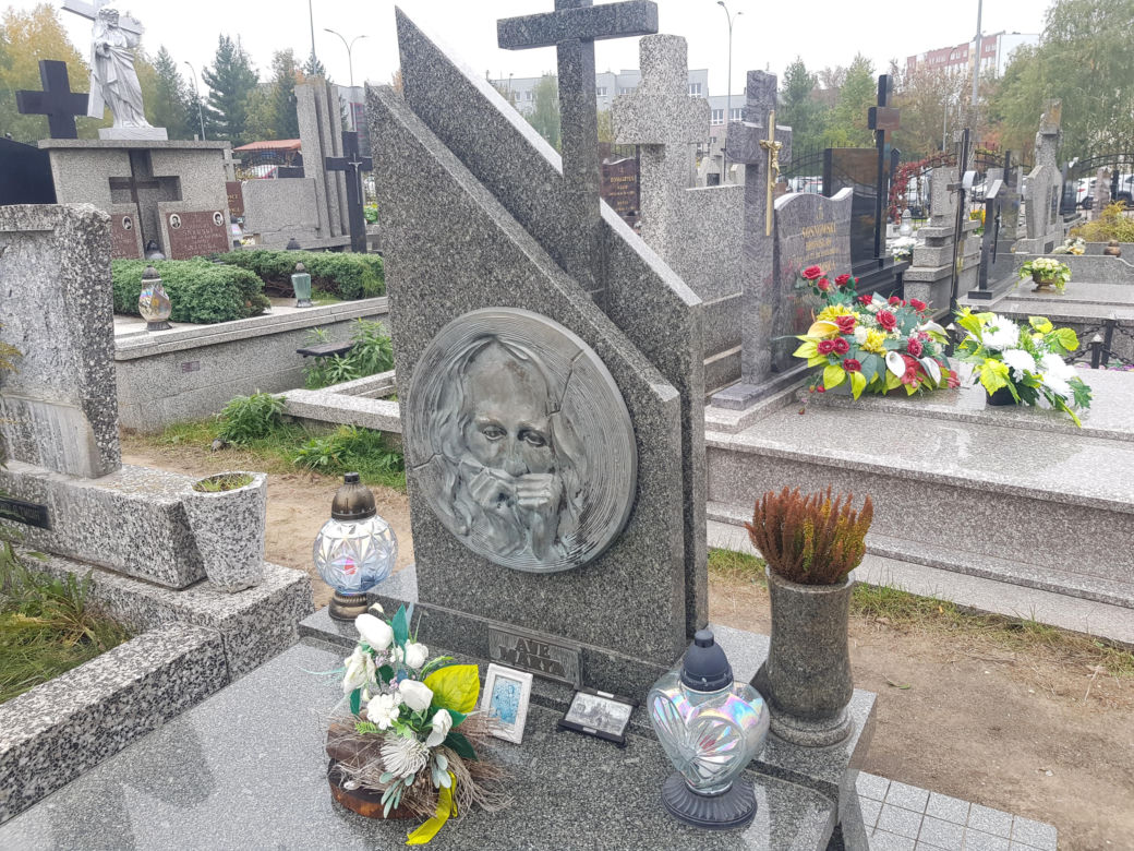 Zrobiliśmy spacer po białostockich nekropoliach. Sprawdź w jakim stanie są nagrobki historycznych postaci [ZDJĘCIA]