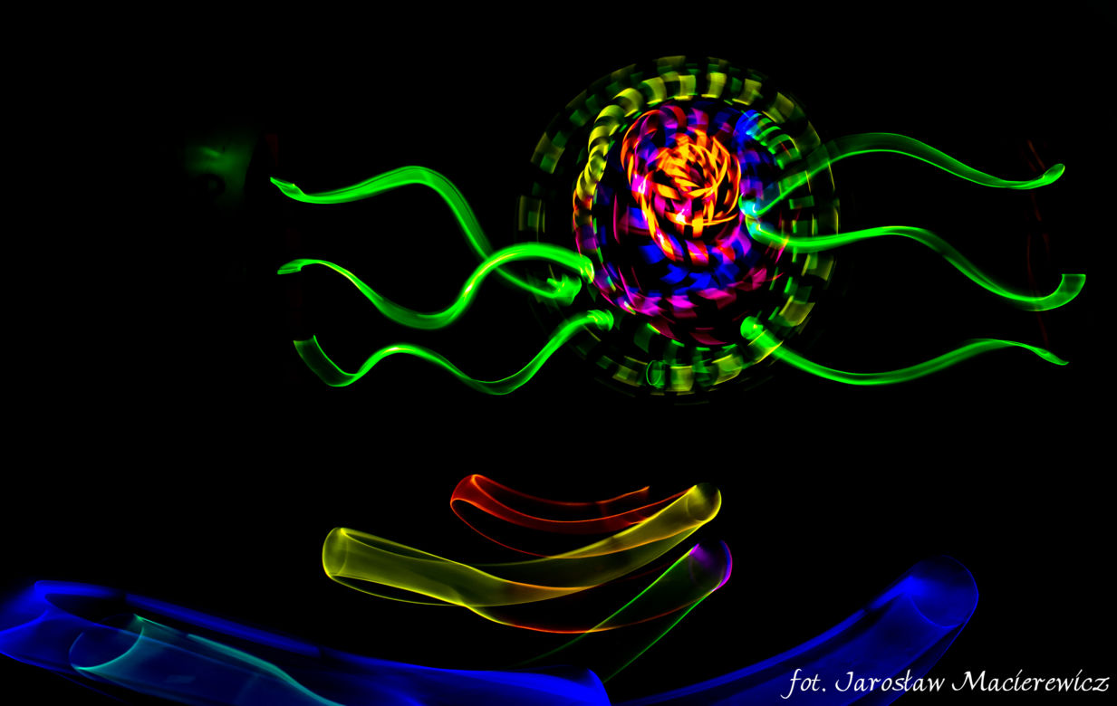 Lightpainting: Tak się maluje światłem latarki!
