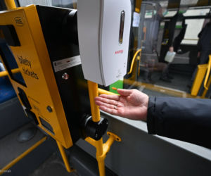 Bezdotykowe dezynfekatory w autobusach w Białymstoku już działają [ZDJĘCIA]