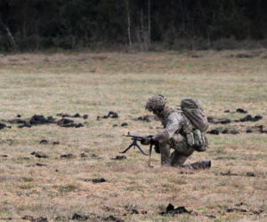 Brytyjscy żołnierze, ćwiczenia na poligonie