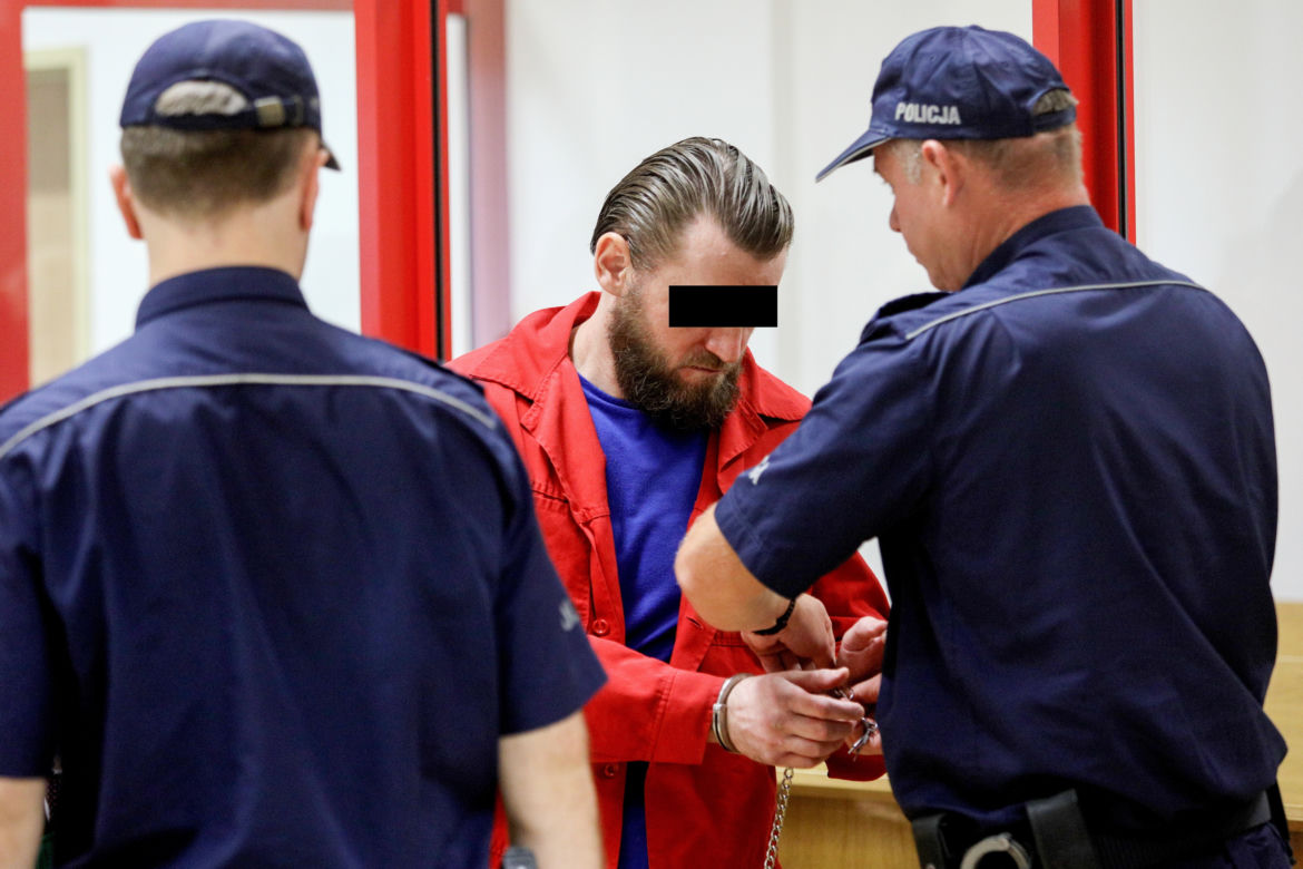 Przyznał się do zabójstwa policjanta. Radosław Ś. uśmiechał się podczas pierwszej rozprawy