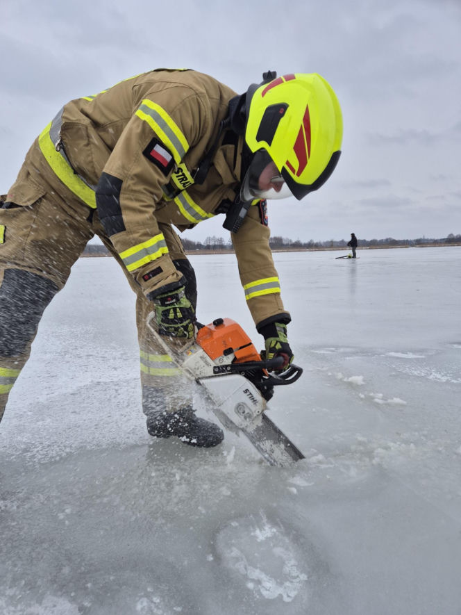 Wycinanie przerębli na zalewie siedleckim 2026