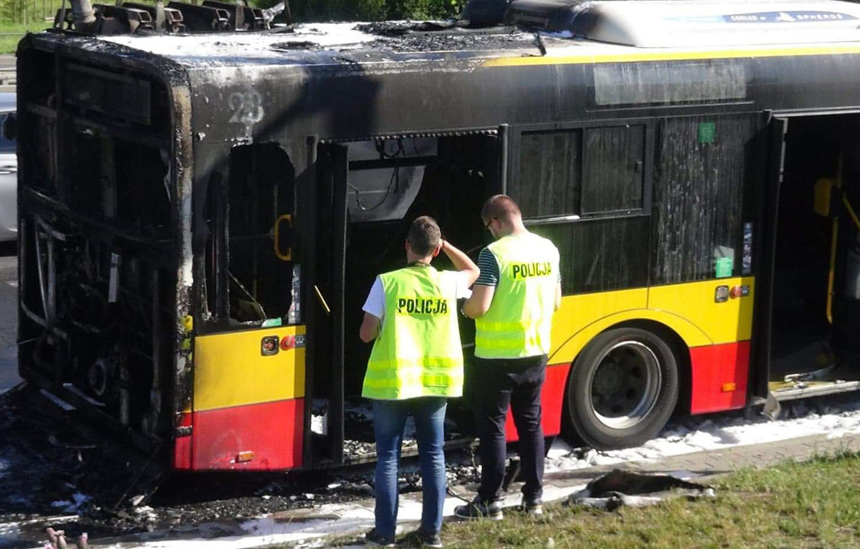 Gigantyczny pożar na Dworcu Zachodnim. Płonął autobus miejski