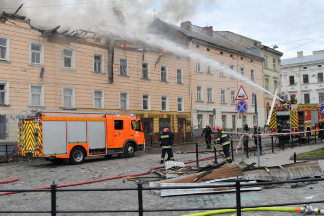 PILNE! Rosjanie zaatakowali pełne cywilów centrum Lwowa! Są nagrania