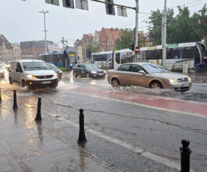 Wrocław pod wodą! Tramwaje stoją, ulice zamieniły się w rzeki