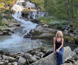 Smutny Englert samotni snuje się po plaży, Zona aktora wybrała zimną północ