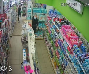 Wykorzystał moment nieuwagi i ukradł drogie perfumy! Szuka go policja z Grudziądza