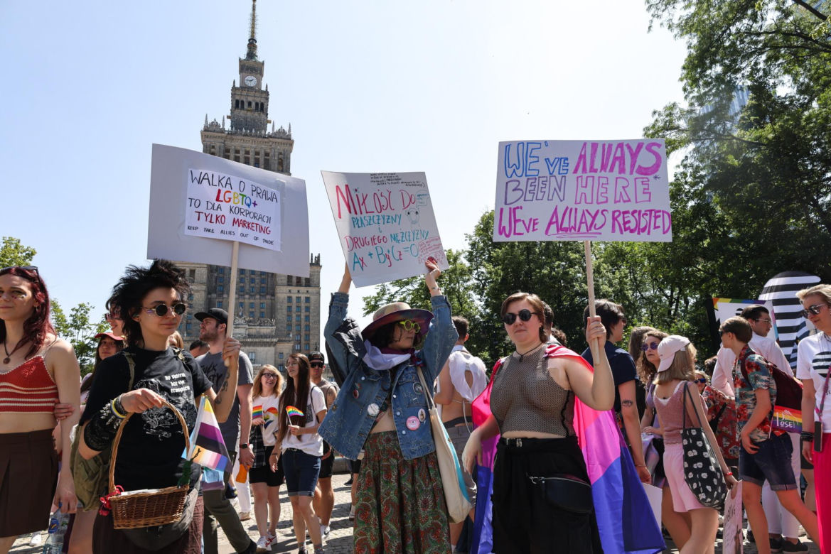 Parada Równości w Warszawie zablokowana. Szokujące sceny!