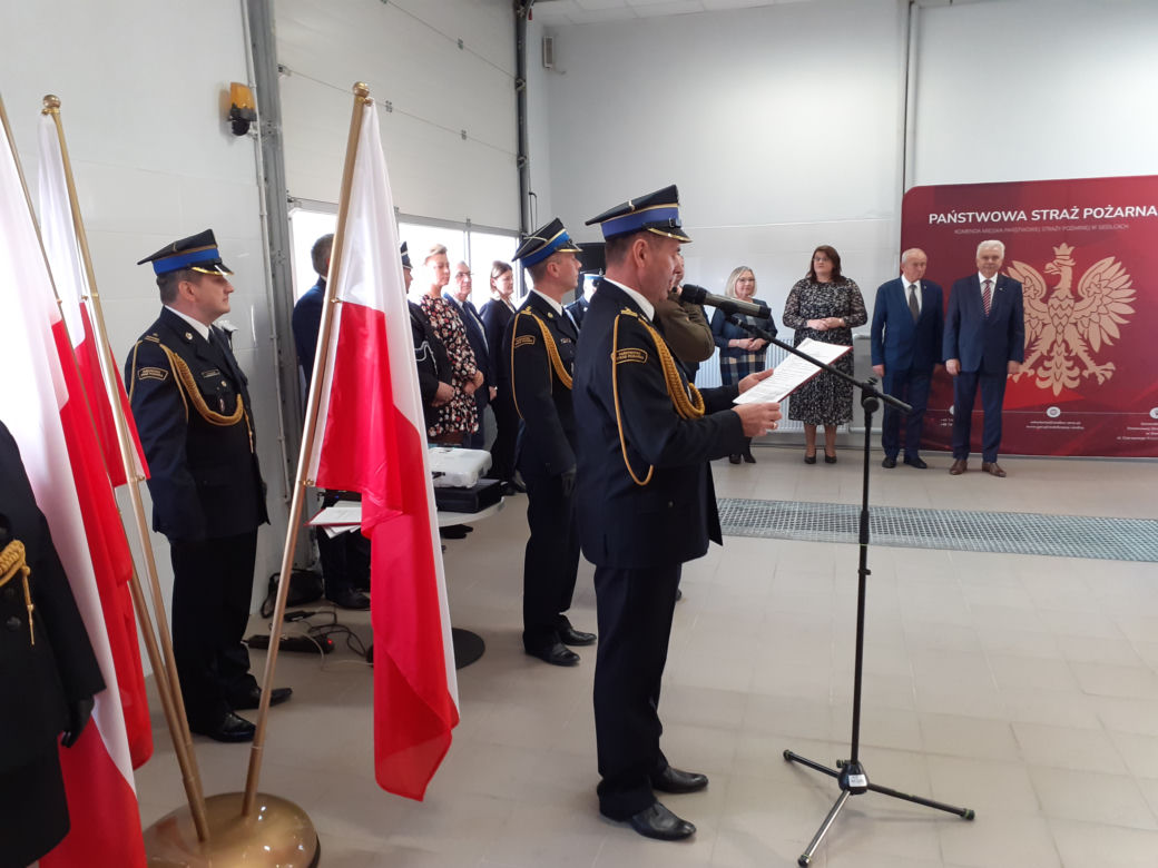 Przekazanie promes dla młodzieżowych drużyn strażaków ochotników w KM PSP w Siedlcach