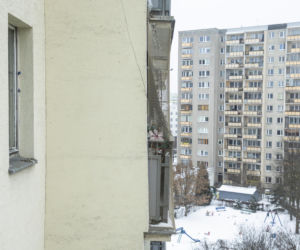 Śmieci, smród i strach na Gocławiu. Sąsiad zbieracz terroryzuje mieszkańców. On potrzebuje pomocy