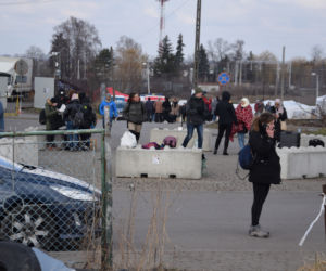 Tłumy na przejściu granicznym w Medyce