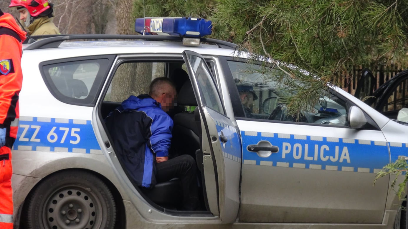 Kompletnie pijany rozbił się citroenem