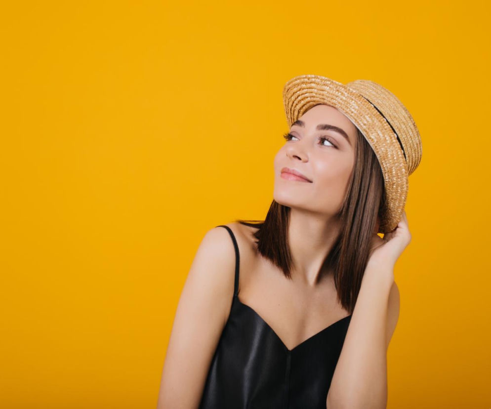 To najmodniejszy kapelusz tego lata. Te z rondem są w tym sezonie pase