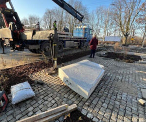 Budowa pomnika Żołnierzy 55. Poznańskiego Pułku Piechoty w Lesznie