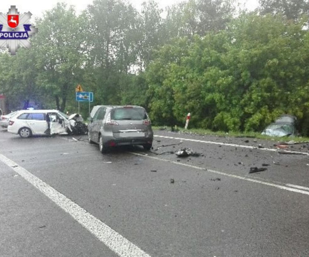 Groźny wypadek na DK 17. Pięć osób trafiło do szpitala
