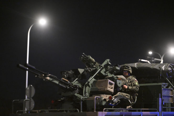 Nocna próba defilady wojskowej w Warszawie