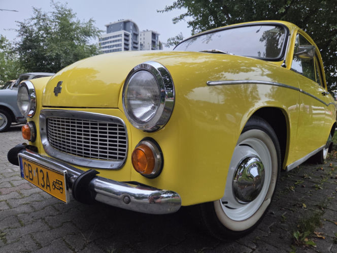 Prawdziwe motoryzacyjne perełki pod Torbydem! Bydgoskie Klasyki Nocą znów zachwyciły