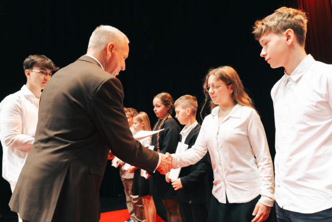 Najzdolniejsi uczniowie odebrali stypendia Prezydenta Miasta Siedlce