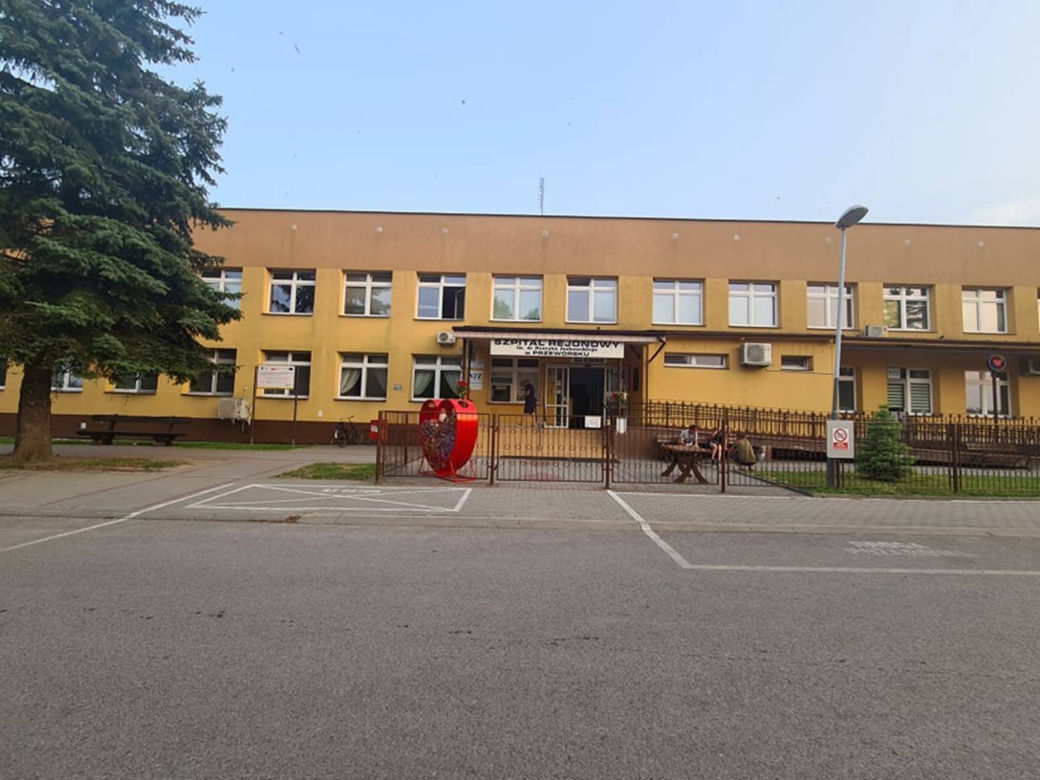 Ledwie urodziła dziecko, a jej sprawa trafiła do prokuratury. Szpital wezwał też kuratora i GOPS. Co się stało? [ZDJĘCIA]