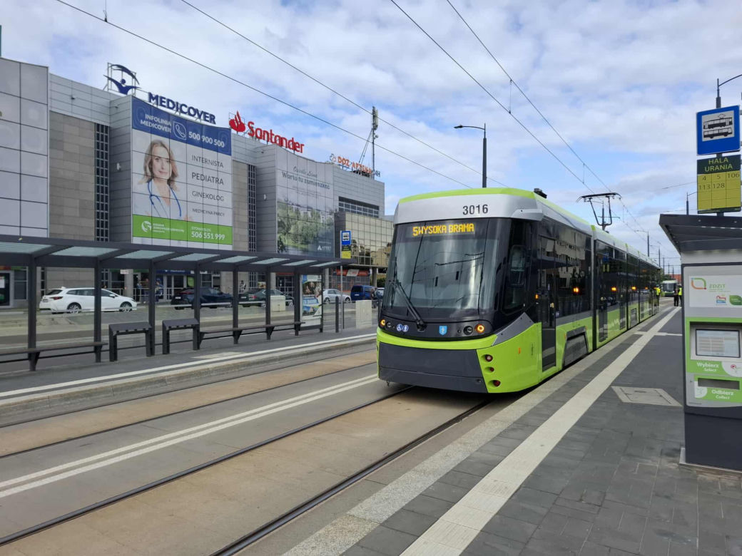 Tragedia w Olsztynie. Rowerzystka została potrącona przez tramwaj. Nie żyje