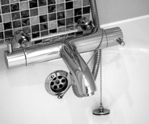 Warszawa bez wody, lepiej się przygotować. Sprawdź, kiedy i gdzie zakręcą krany