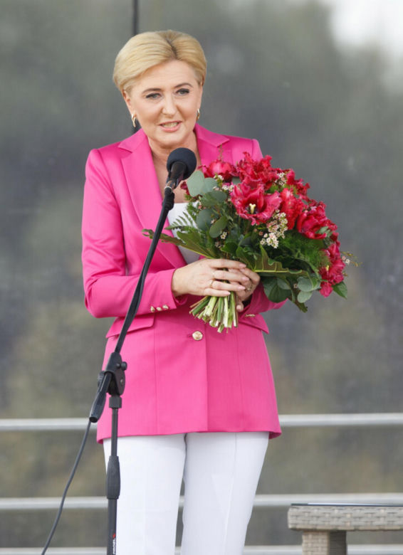 Agata Duda w wiosennych pastelach