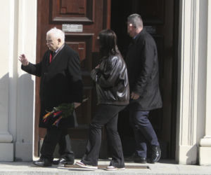 Jarosław Kaczyński szykuje się do świąt. Prezes PiS z kolorową palmą