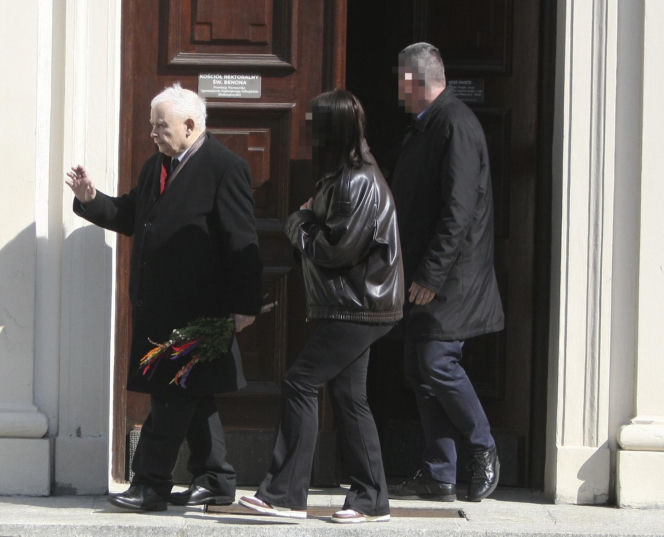 Jarosław Kaczyński szykuje się do świąt. Prezes PiS z kolorową palmą