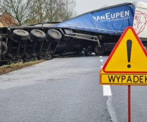 Troszkowo. Setki litrów piwa rozlały się na drogę