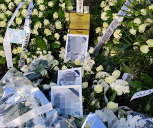 Tłumy na pogrzebie trójki zamordowanych chłopców i morze łez na wspólnym grobie