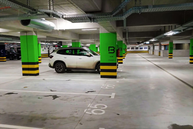 Pusty parking w Kwartale 36