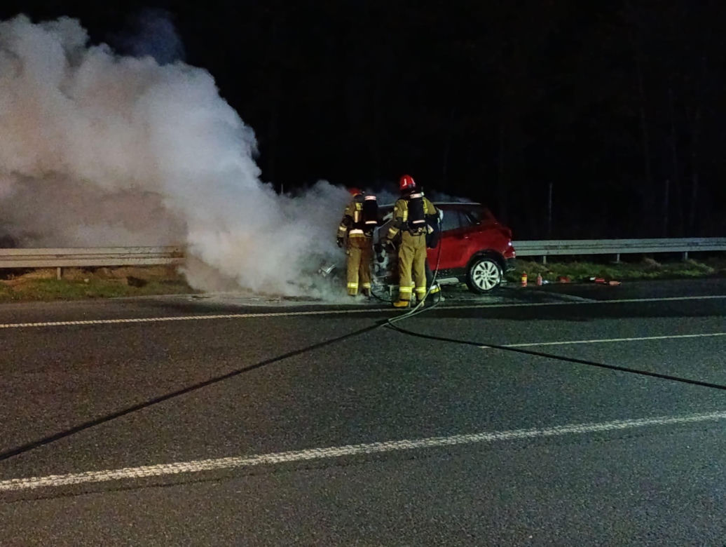 Pożar na autostradzie A2. Na pomoc popędziły trzy zastępy strażaków