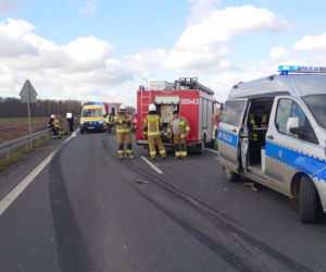 Wypadek na drodze Kąkolewo-Garzyn. Wezwano śmigłowiec