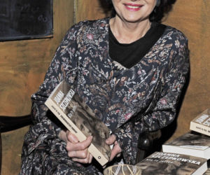 Pamiętacie jej debiut w Czterdziestolatku? Tak przez dekady zmieniała się Joanna Szczepkowska