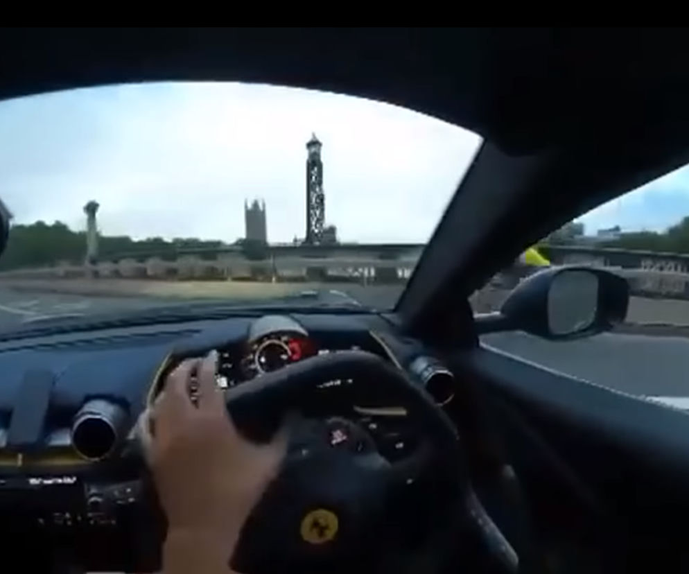 Wypadek Ferrari 812 Superfast w Londynie