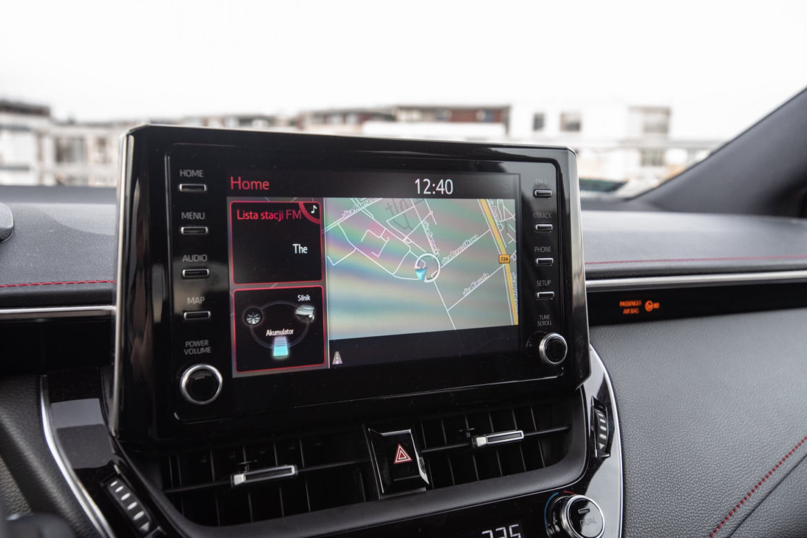 Toyota Corolla 2.0 Hybrid Dynamic Force 184 KM e-CVT vs Mazda 3 Skyactiv-X 180 KM 6MT AWD
