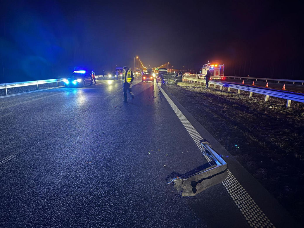 Niecodzienny wypadek na ekspresówce. Łódź blokowała drogę