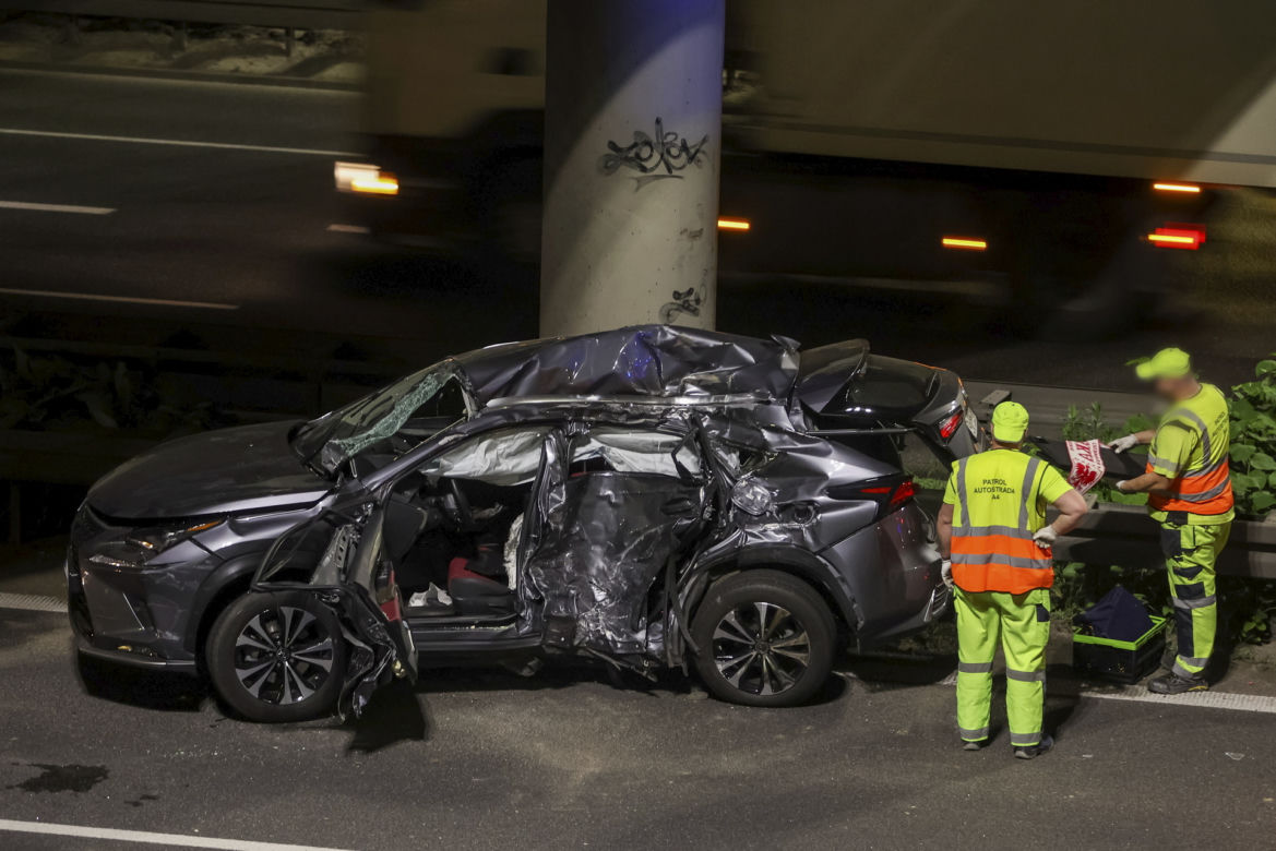 Katowice. Śmiertelny wypadek na autostradzie A4. Potworna kraksa z ciężarówką
