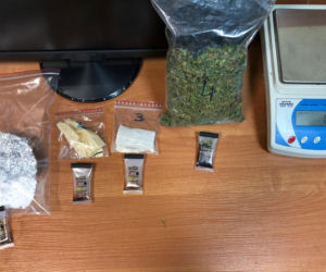 Kradziony sprzęt, broń i narkotyki w mieszkaniu pasera